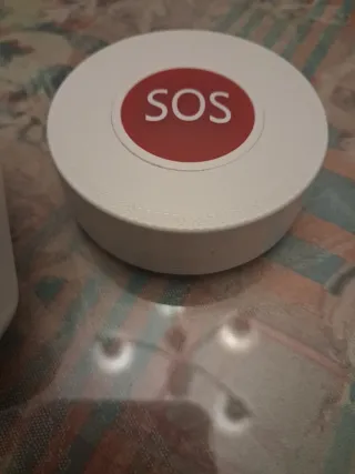 Botón SOS blanco y rojo