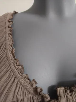 Preciosa blusa con bordado delantero