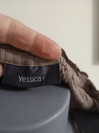 Preciosa blusa con bordado delantero