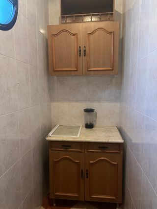 Muebles de cocina madera con marmol.