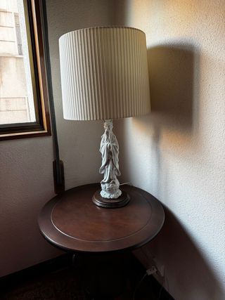 Lámpara de mesa figura porcelana