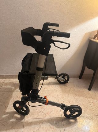 Andador 4 ruedas con asiento y frenos