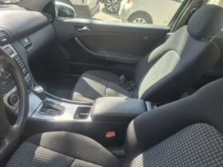 Mercedes-Benz Clase C 2005