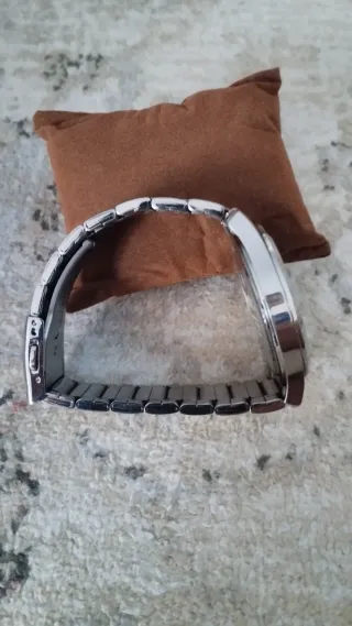 Reloj Lotus Cuarzo Negro y Plateado