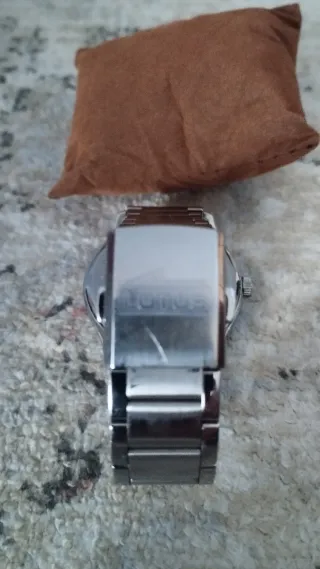 Reloj Lotus Cuarzo Negro y Plateado