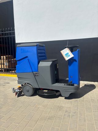 Fregadora industrial conductora nueva
