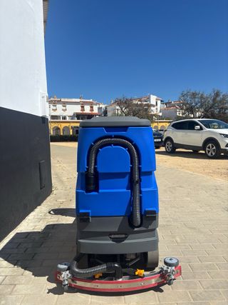 Fregadora industrial conductora nueva