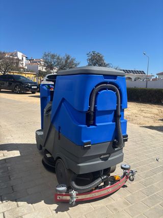 Fregadora industrial conductora nueva