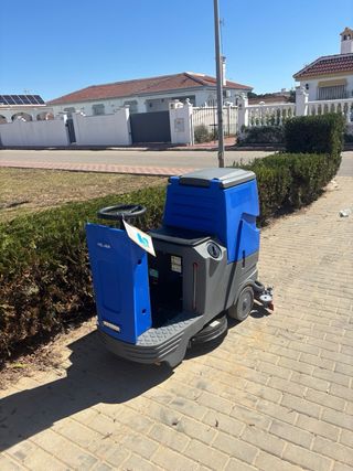 Fregadora industrial conductora nueva