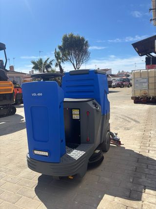 Fregadora industrial conductora nueva