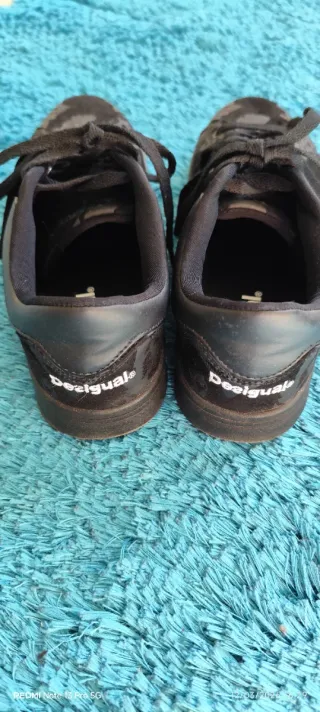 Zapatillas Desigual Negras con Estampado Floral