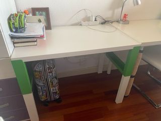 Escritorio infantil IKEA blanco y rosa 2x50€