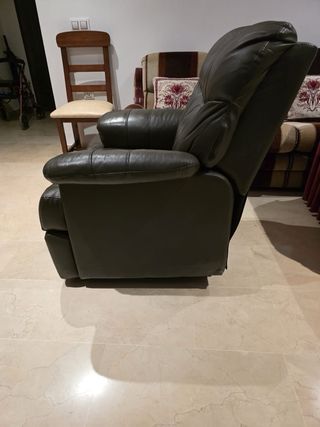 Sillón reclinable de piel marrón