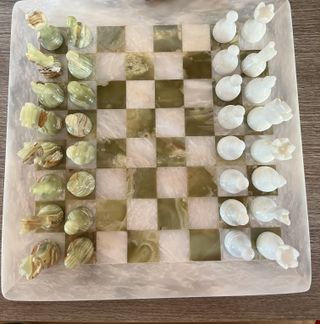 Scacchiera artigianale in marmo e onice