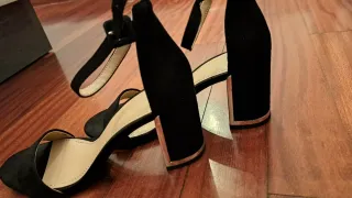 Sandalias tacón negro y plateado