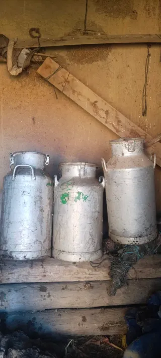 3 Cubos de leche antiguos de aluminio