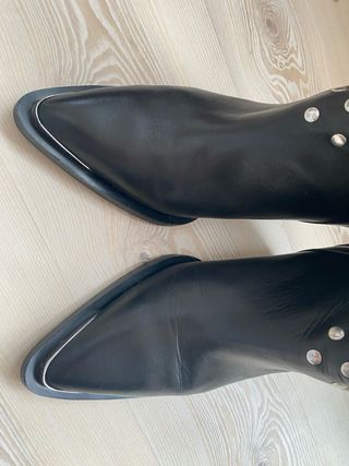 Botines Cambili Piel Tachuelas Negros