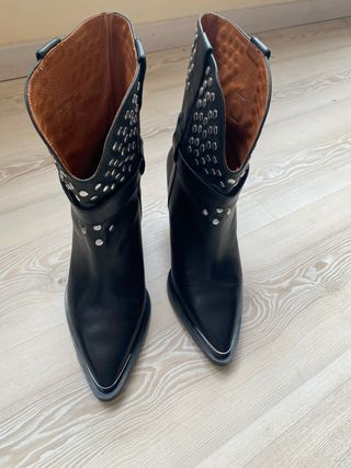 Botines Cambili Piel Tachuelas Negros