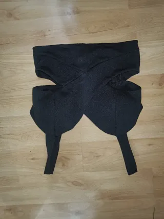 Top negro aberturas laterales