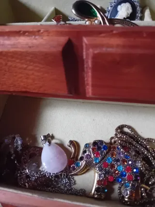 Joyero de madera con cajones