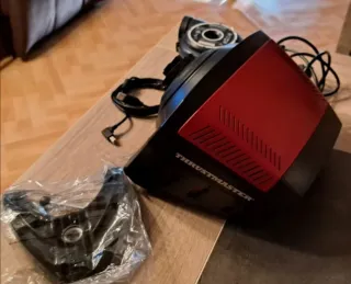 Base thrusmaster TS-XW en perfecto estado de uso.