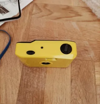 Cámara 35mm Compacta Amarilla Estanca