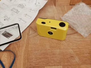 Cámara 35mm Compacta Amarilla Estanca