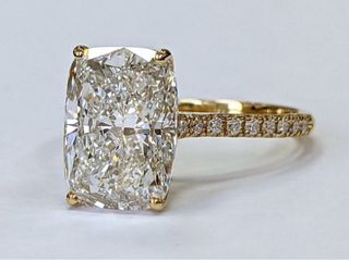 Anillo Oro Amarillo Diamante Corte Cojín Alargado