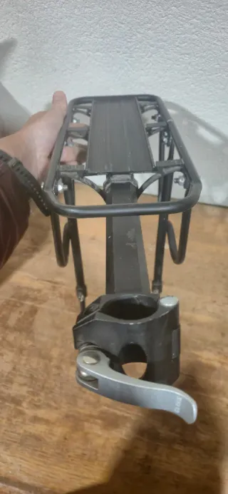 Portaequipajes para tija de sillín