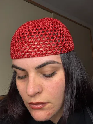 Cappello uncinetto rete rosso lamé