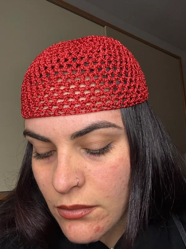 Cappello uncinetto rete rosso lamé