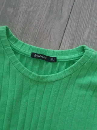 Top verde Stradivarius canalé