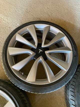 Llanta Tesla Model 3 Performance 20”