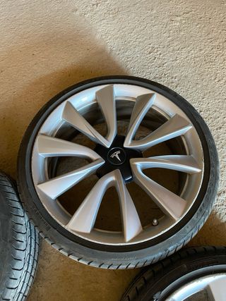 Llanta Tesla Model 3 Performance 20”