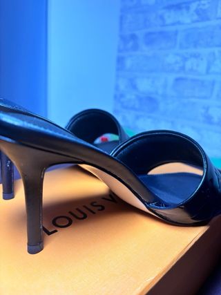 Tacones Louis Vuitton Negros