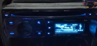 Autoradio Pioneer nero e blu