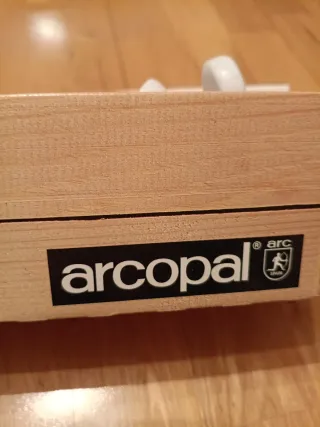 Juego 23 tazas y 5 vasos. 6 de ellas, Arcopal.