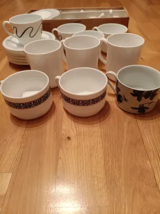 Juego 23 tazas y 5 vasos. 6 de ellas, Arcopal.