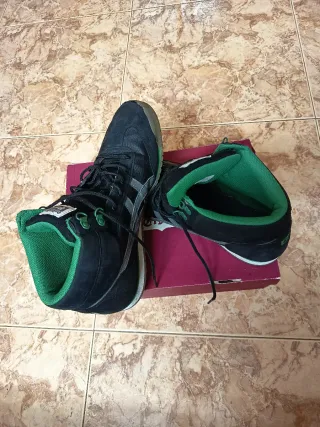 Botas Onitsuka Tiger Talla 46 Negras y Verdes