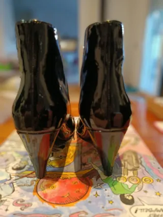 Botín Jeffrey Campbell de charol y serpiente