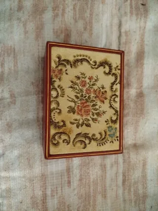 Caja decorativa floral