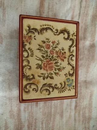 Caja decorativa floral