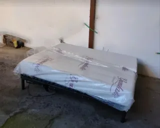 Cama articulada metálica y de madera