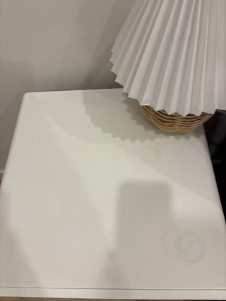 Mesita de noche blanca