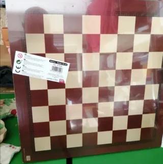 Scacchiera in legno pressato