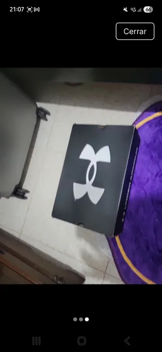 Caja de zapatillas Under Armour