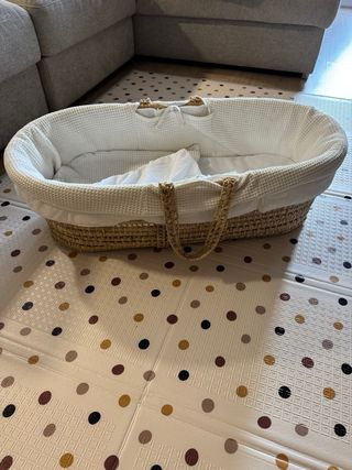 Moisés para bebé de mimbre con soporte