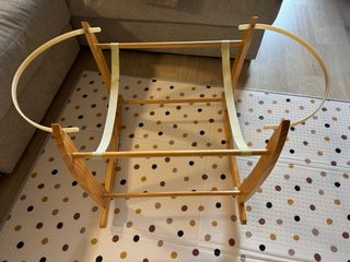 Moisés para bebé de mimbre con soporte