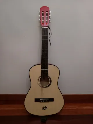 Guitarra Clásica Infantil con Rasguño Trasero