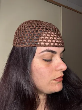 Cappello a rete uncinetto marrone cotone